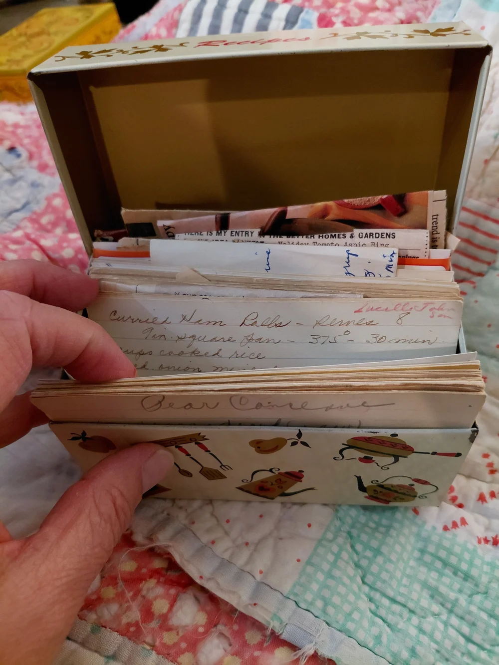 Vintage Kitchen Recipe Box With Recipes